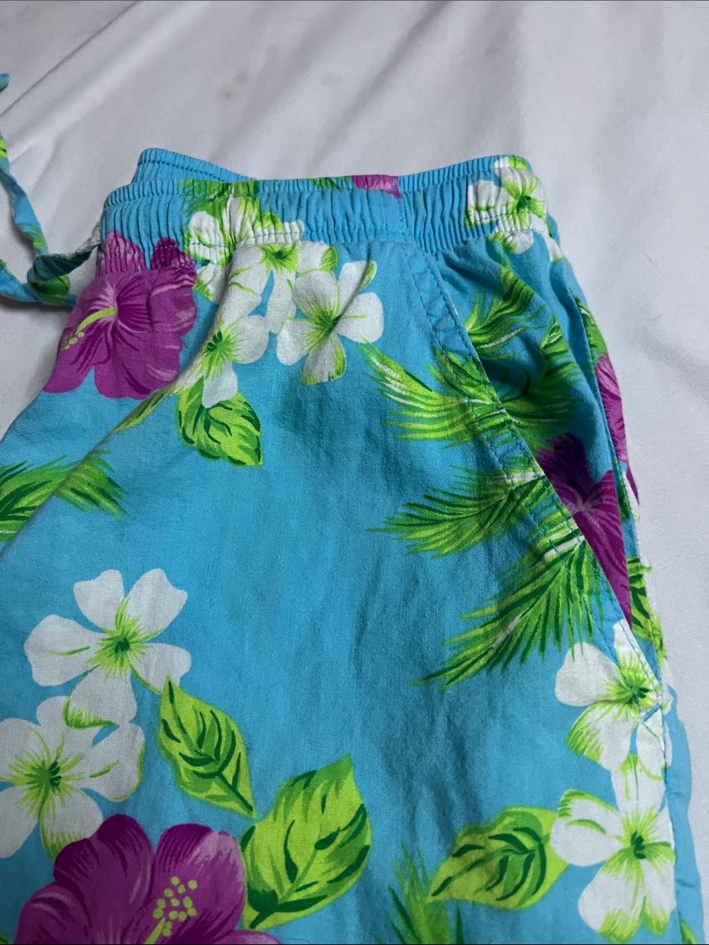 Pappagallo Petite Floral Capris - Picture 2 of 7
